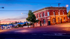 Отель Globe Guesthouse  Каслмейн
